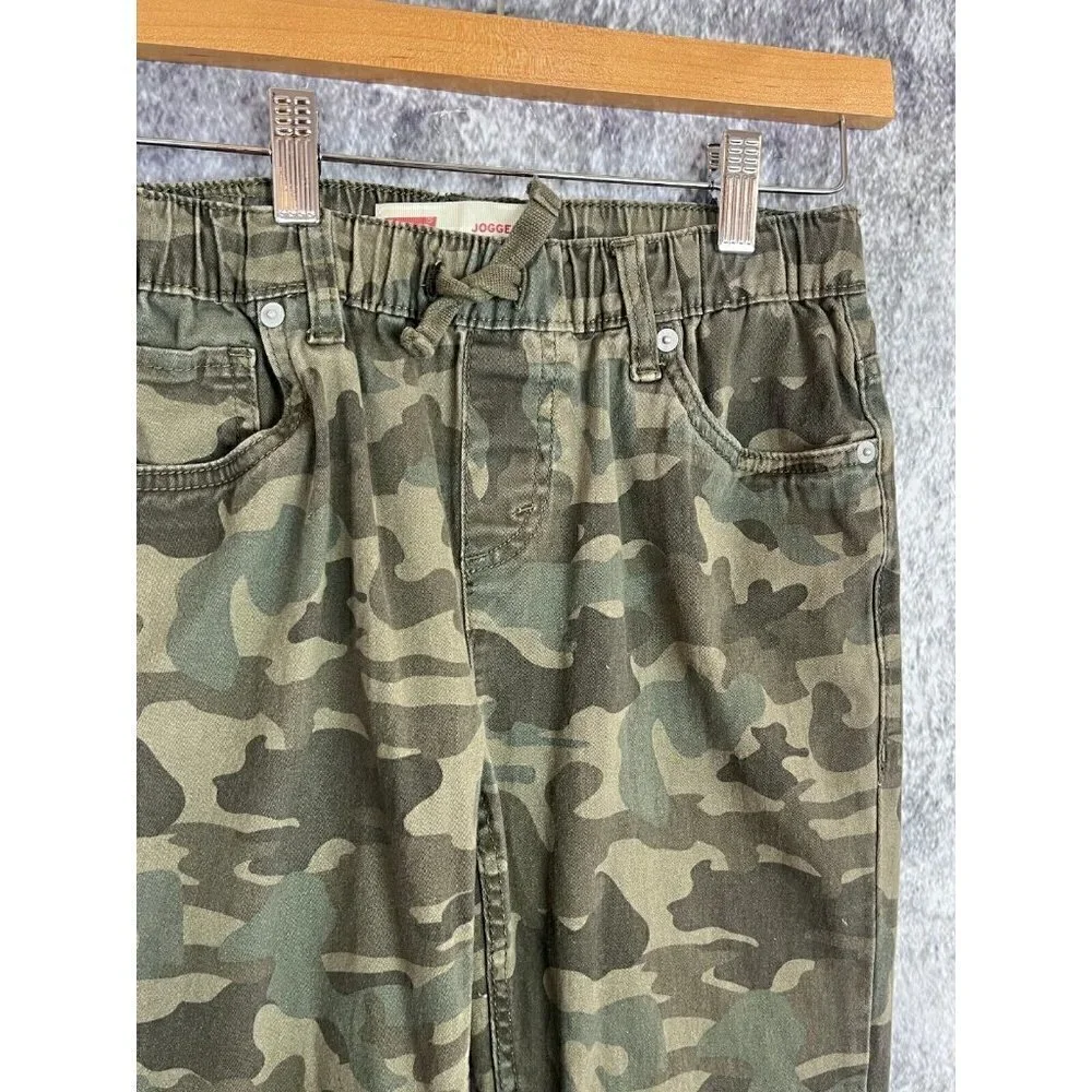 Levis levis green